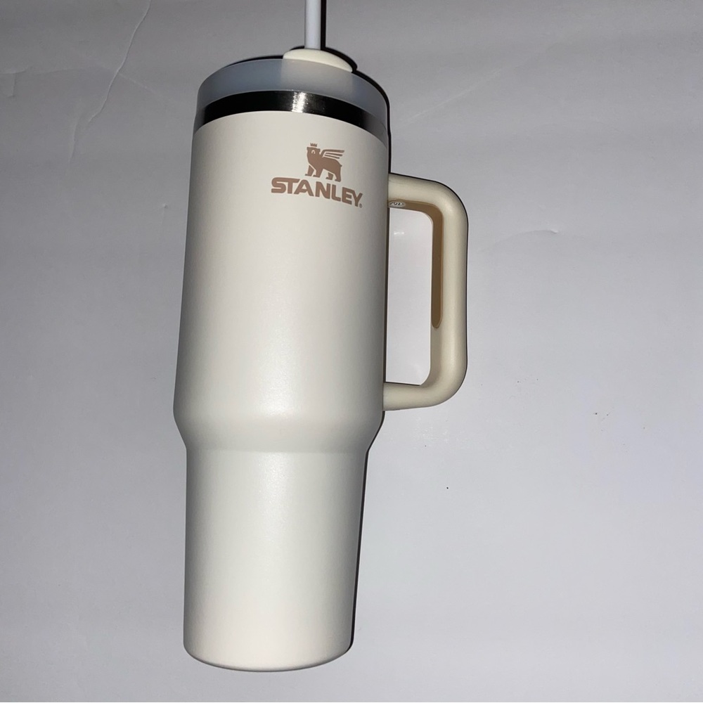 Stanley Cup 40oz. Adventure Quencher Tumbler H2.0 - Cream